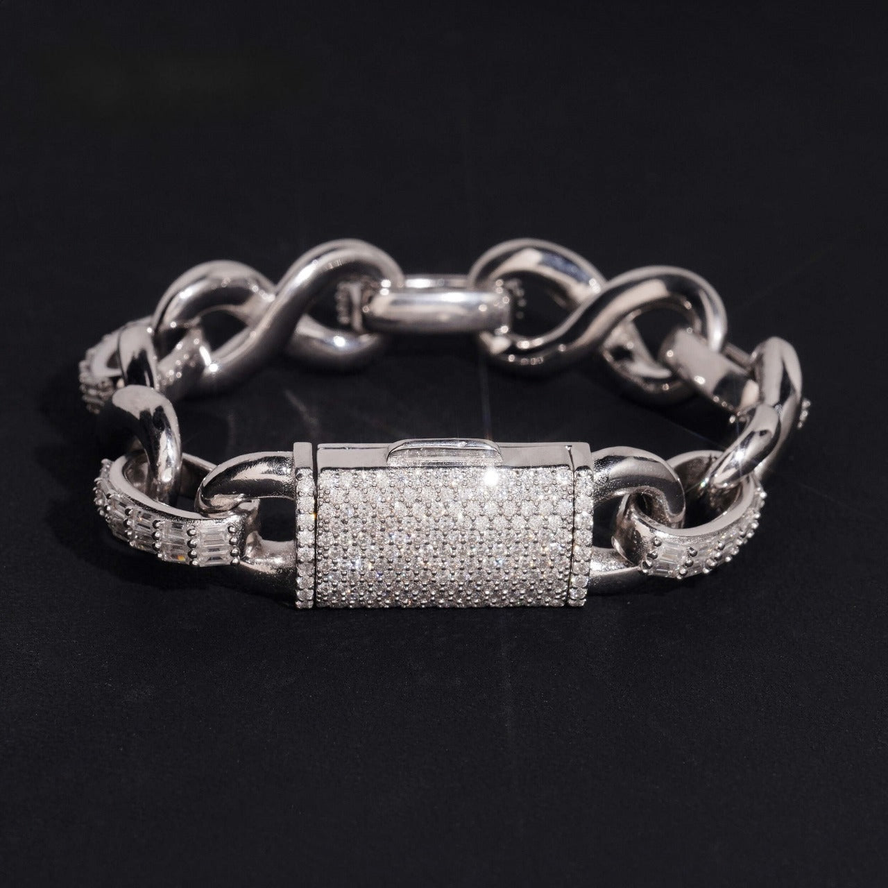15MM INFINITY BAGUETTE DIAMOND BRACELET