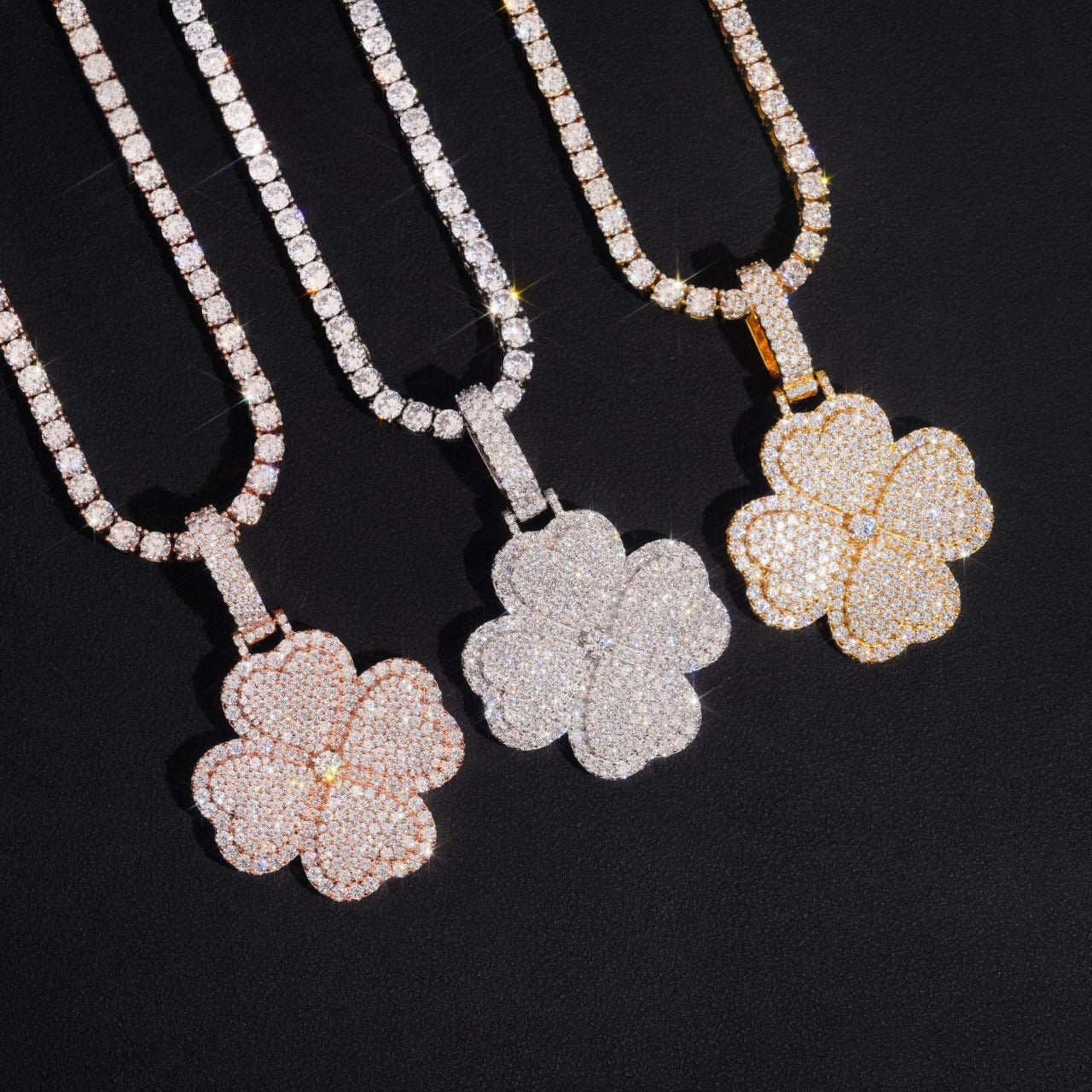 FOUR LEAF CLOVER DIAMOND PENDANT