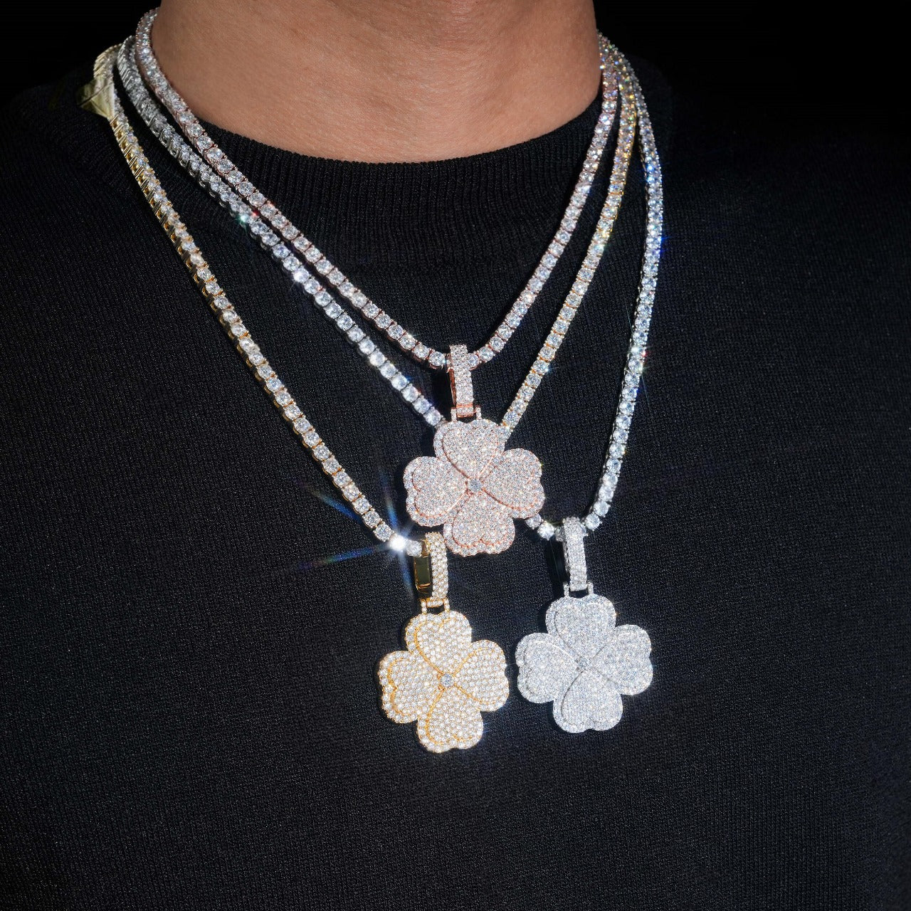 FOUR LEAF CLOVER DIAMOND PENDANT